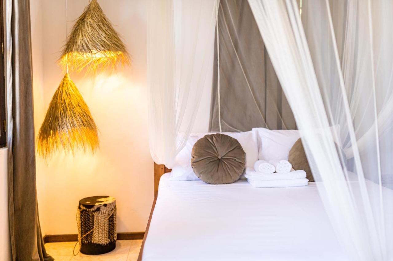 Kima Serviced Beach House & Suites 브웨주 외부 사진