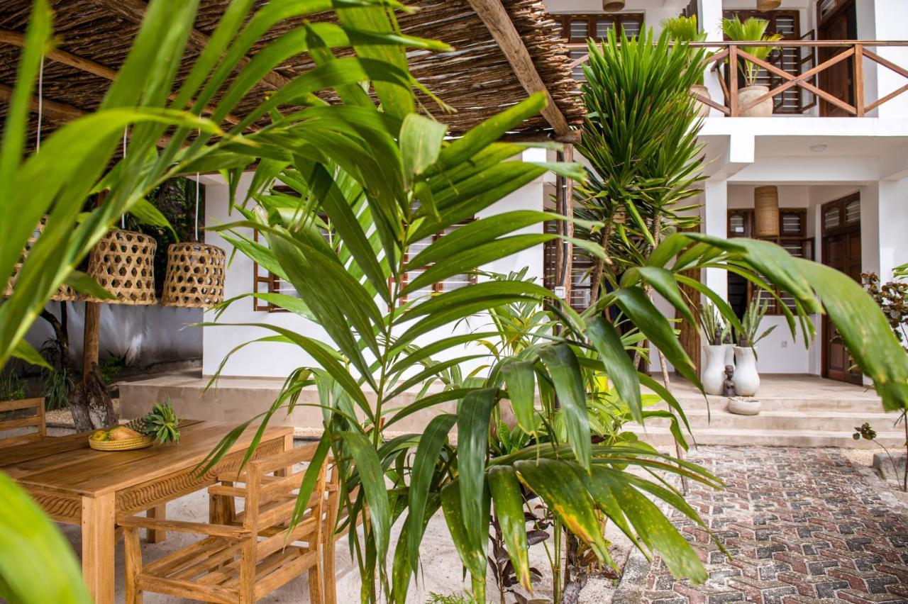 Kima Serviced Beach House & Suites 브웨주 외부 사진