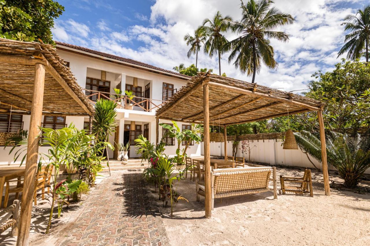 Kima Serviced Beach House & Suites 브웨주 외부 사진