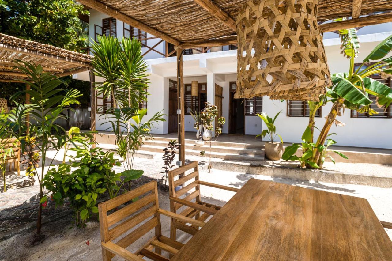Kima Serviced Beach House & Suites 브웨주 외부 사진