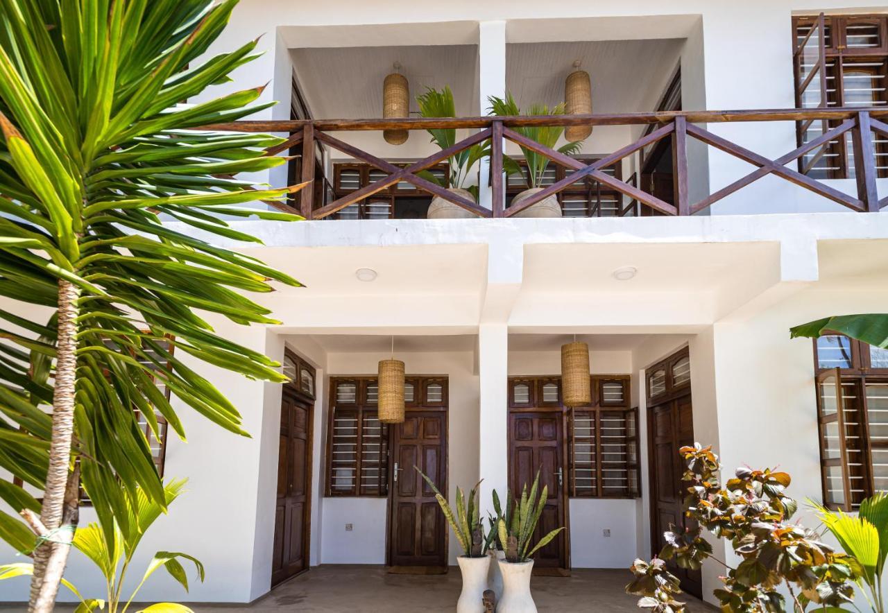 Kima Serviced Beach House & Suites 브웨주 외부 사진