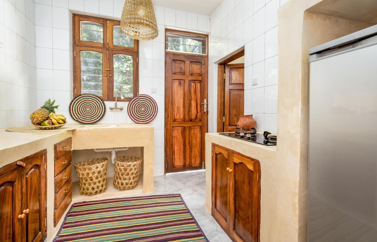 Kima Serviced Beach House & Suites 브웨주 외부 사진