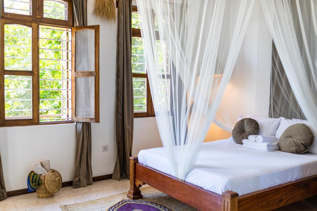 Kima Serviced Beach House & Suites 브웨주 외부 사진