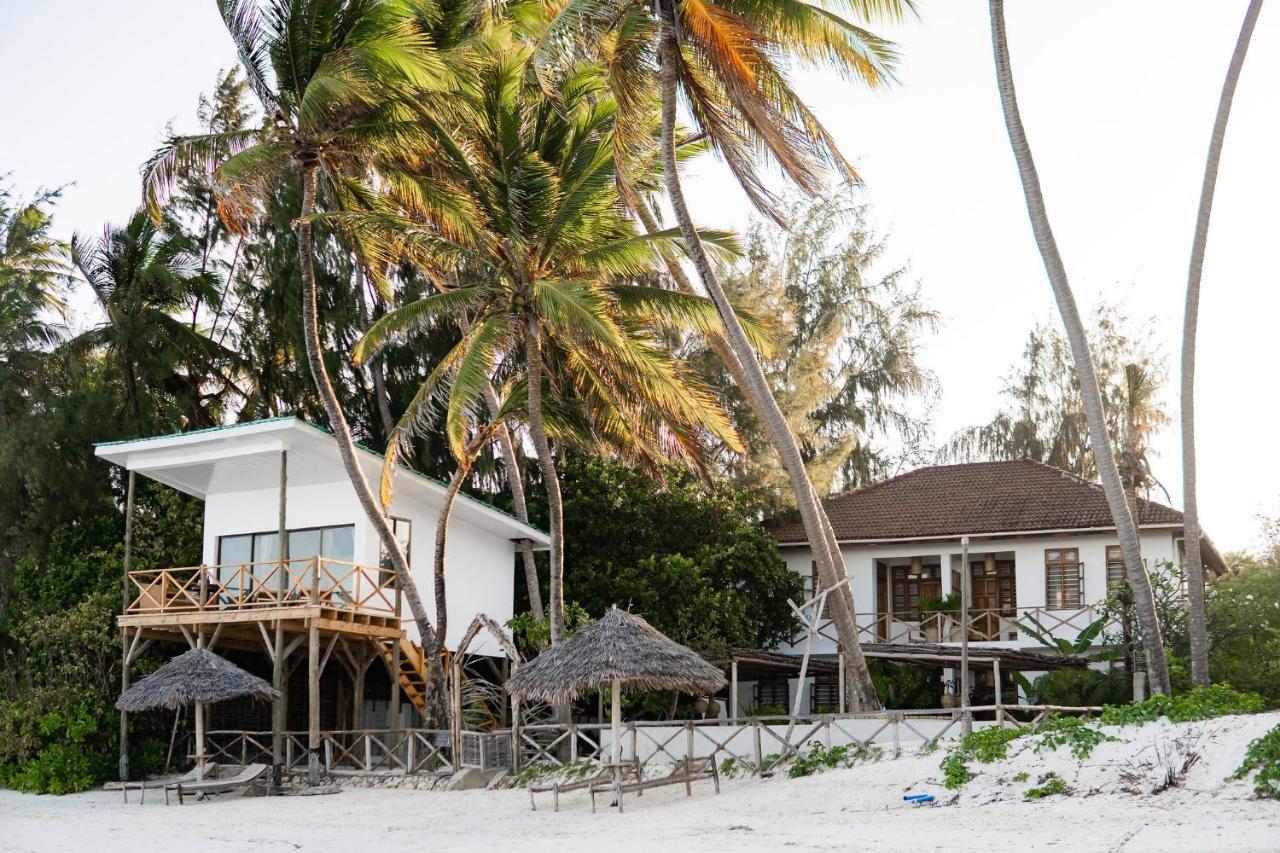 Kima Serviced Beach House & Suites 브웨주 외부 사진