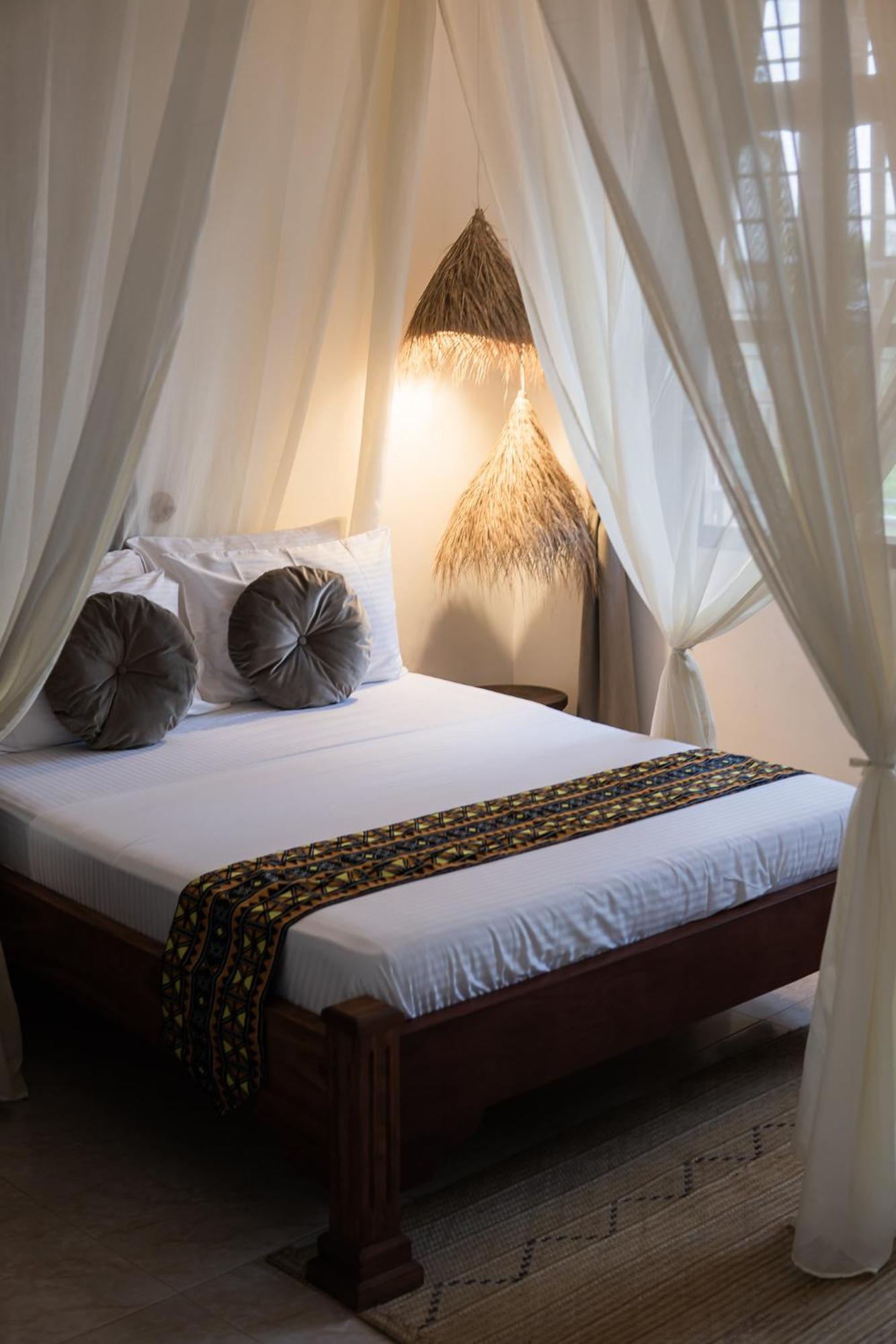 Kima Serviced Beach House & Suites 브웨주 외부 사진