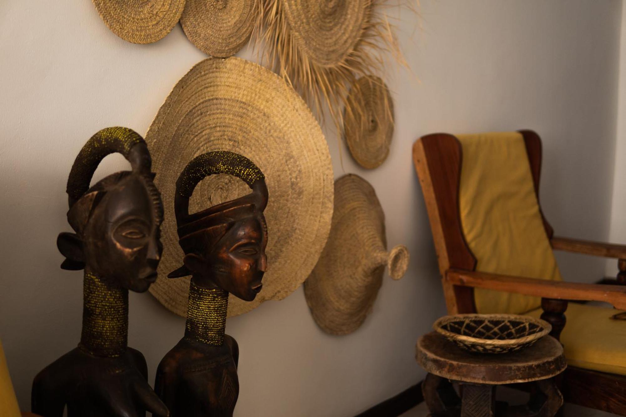 Kima Serviced Beach House & Suites 브웨주 외부 사진