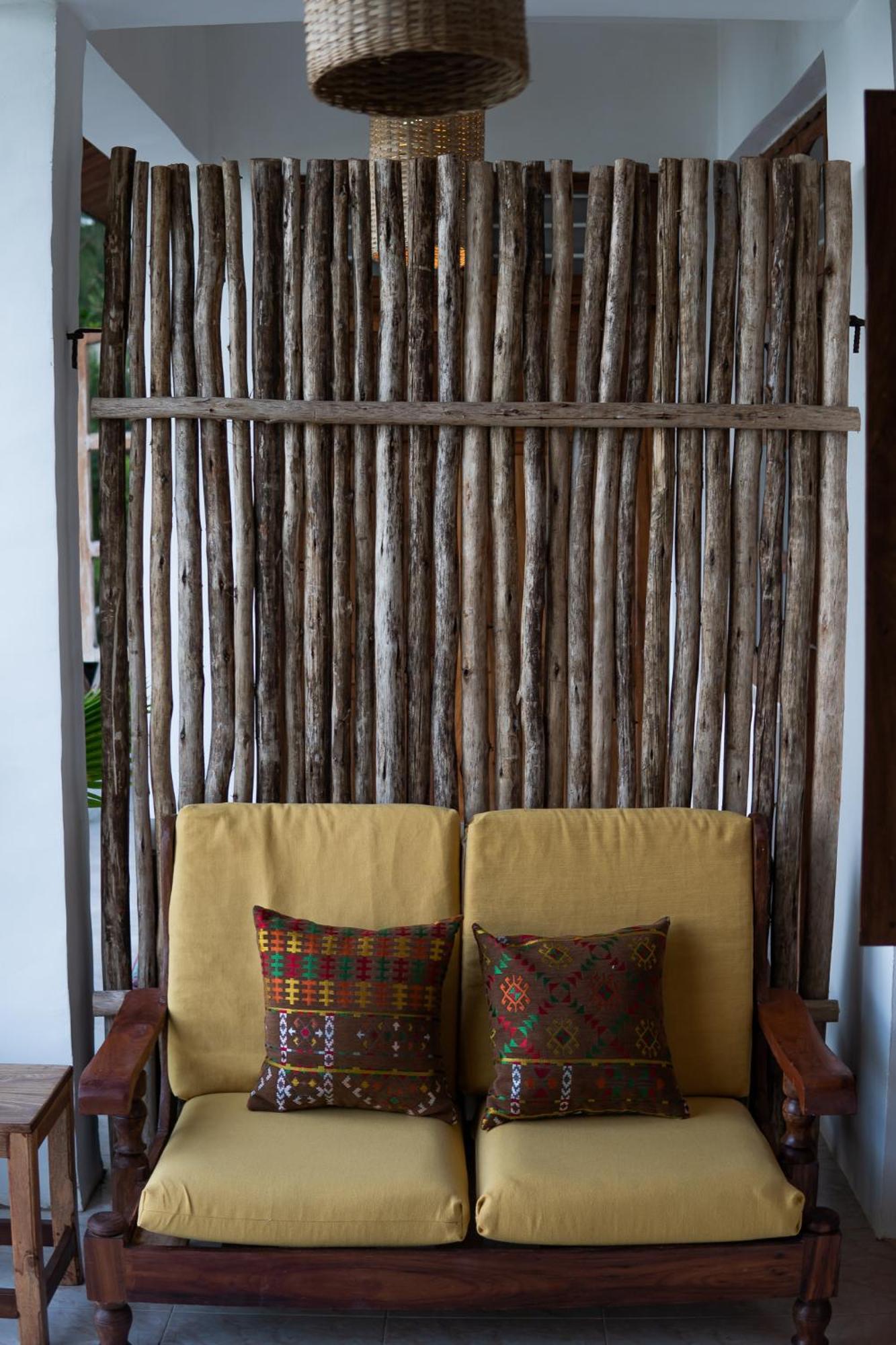 Kima Serviced Beach House & Suites 브웨주 외부 사진