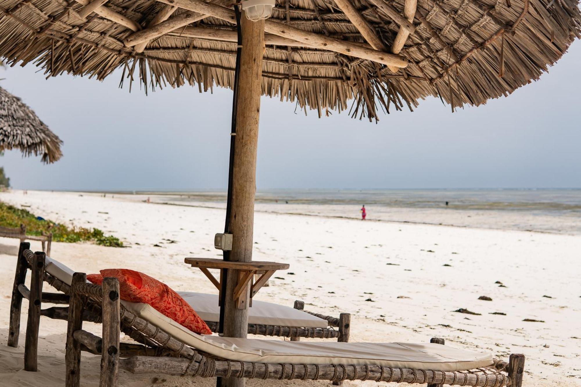 Kima Serviced Beach House & Suites 브웨주 외부 사진
